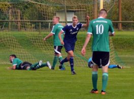 Tim Riechert erzielt das 2:0 in Friedersdorf