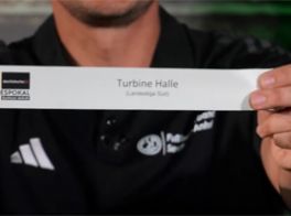 Pressesprecher Robert Kegler präsentiert das Los 'Turbine Halle' (Foto: FSA)