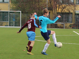Lorenz Heldt (Nr.14) wird auf dem Weg zum Reppichauer Tor abgefangen