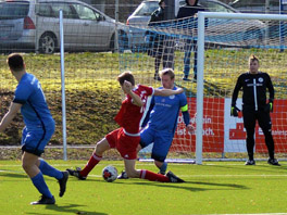 Marc Haselier im Strafraum der Gäste aus Leipzig