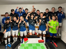 Unsere C1-Junioren bejubeln in Görzig ihren Sieg