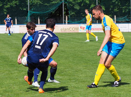 Elias Kindl und Karl Purgand mit Kurzpass gegen Nietleben
