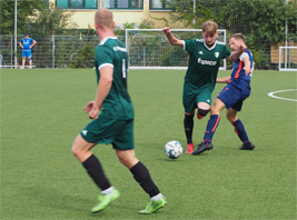 Andre Starke für Turbine II im Duell mit Pascal Troitzsch