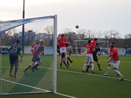 Für viel Betrieb sorgte Turbine II beim 7:1-Sieg im Strafraum des Kanenaer SV