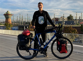 Micha Borst radelt für den guten Zweck von München nach Athen (Foto: Zeltschule.org)