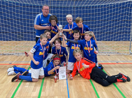 Unsere E1-Junioren gewinnen das Hallenturnier in Weißenfels