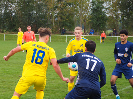 Elias Kindl im Duell mit Elias Rosner vom SSC Weißenfels II
