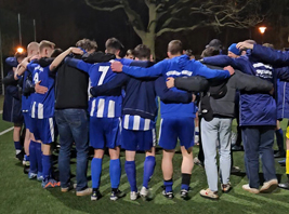 Jubel bei unserer 2.Mannschaft nach dem 4:0 gegen den Roten Stern